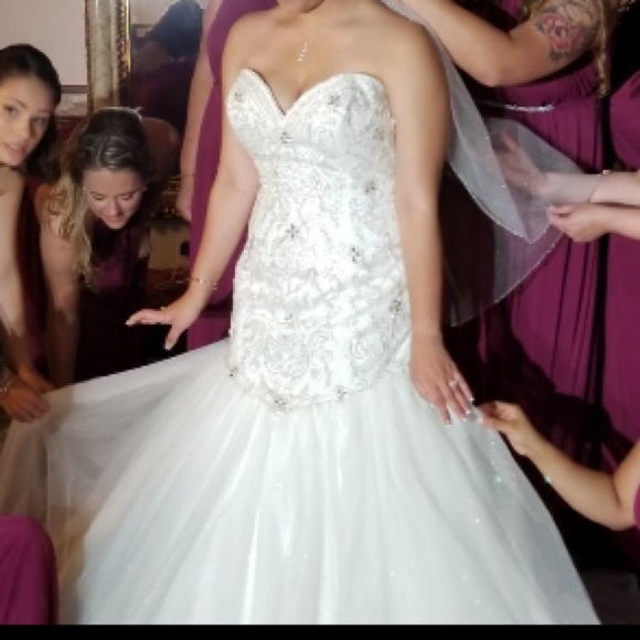 Disney Princess Ariel Wedding Dress - Picture 3 of 7